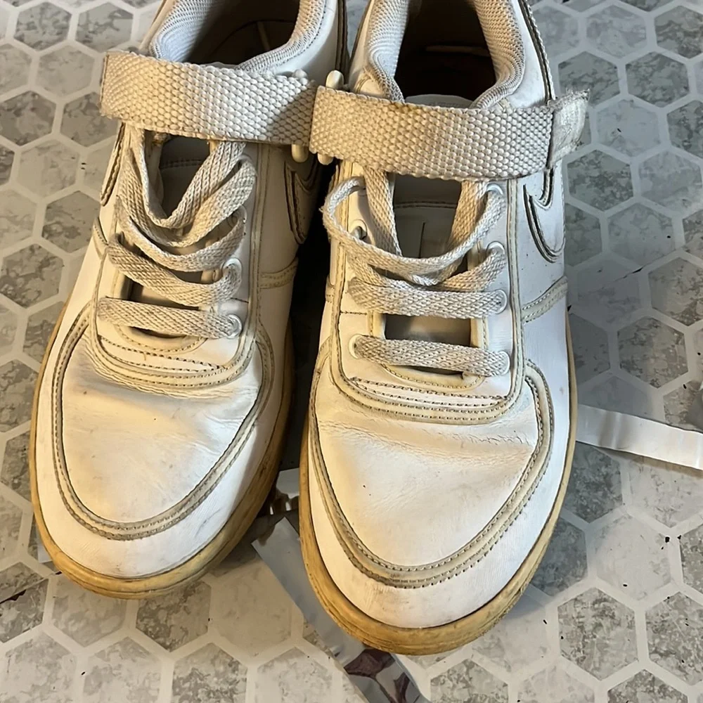 Nike Sz 4.5Y White Velcro Tennis Athletic Shoes